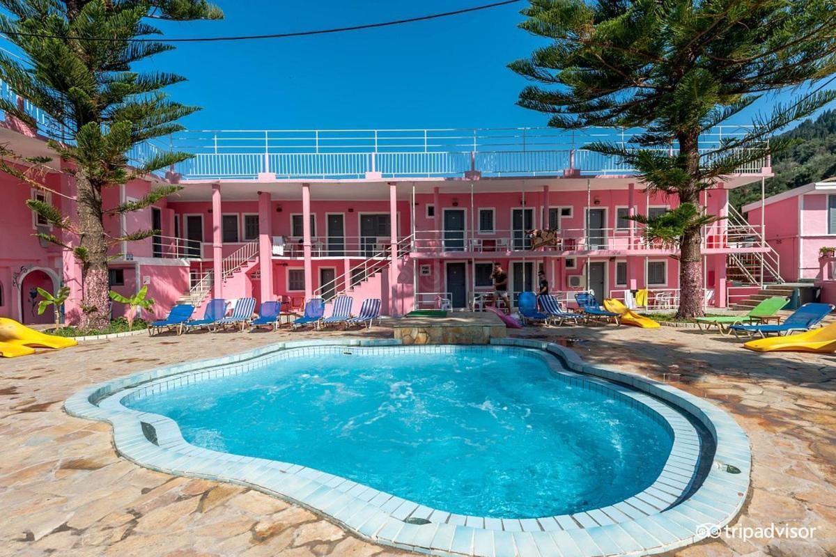 Pink Palace Beach Resort Агиос Гордиос Екстериор снимка