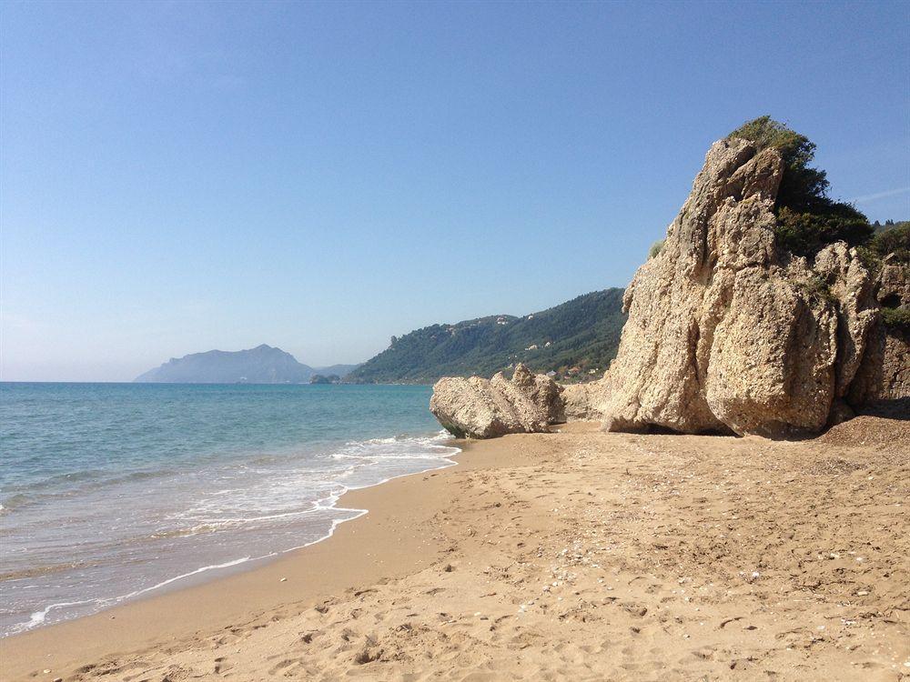Pink Palace Beach Resort Агиос Гордиос Екстериор снимка