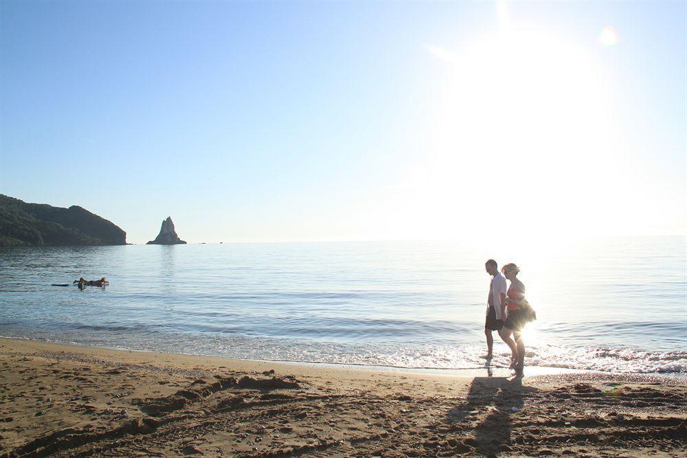 Pink Palace Beach Resort Агиос Гордиос Екстериор снимка