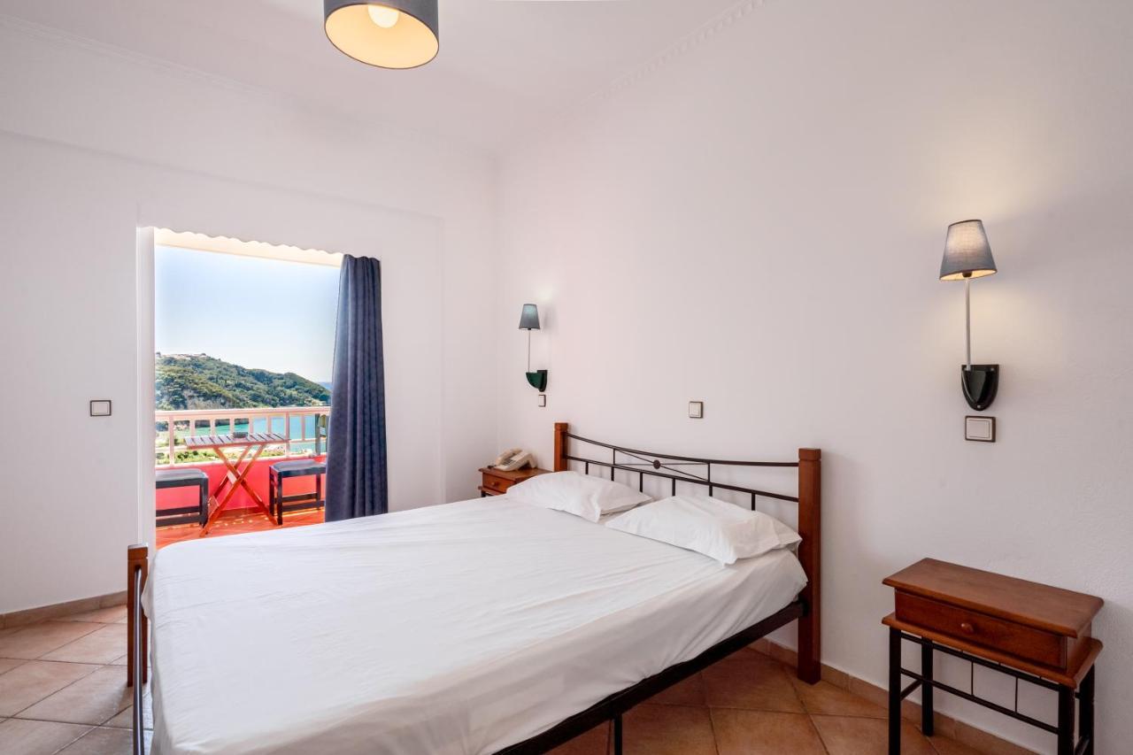 Pink Palace Beach Resort Агиос Гордиос Екстериор снимка
