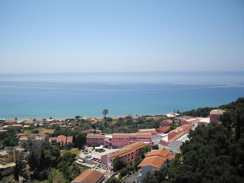 Pink Palace Beach Resort Агиос Гордиос Екстериор снимка