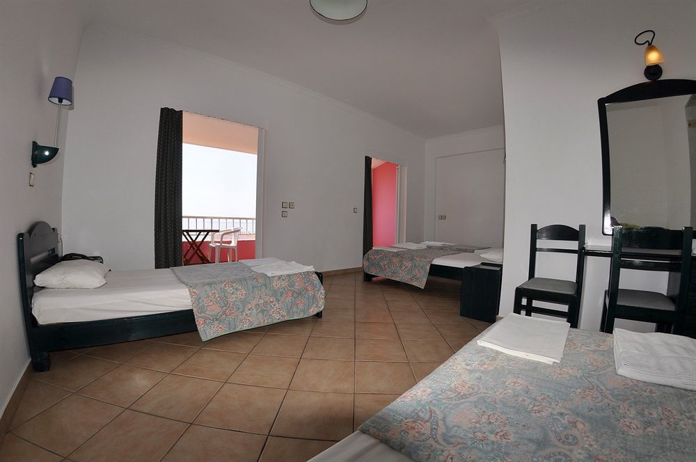 Pink Palace Beach Resort Агиос Гордиос Екстериор снимка