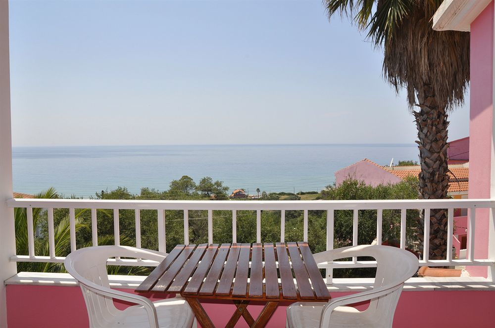 Pink Palace Beach Resort Агиос Гордиос Екстериор снимка
