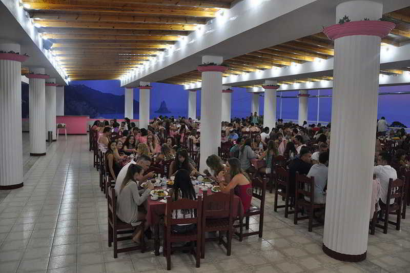 Pink Palace Beach Resort Агиос Гордиос Екстериор снимка