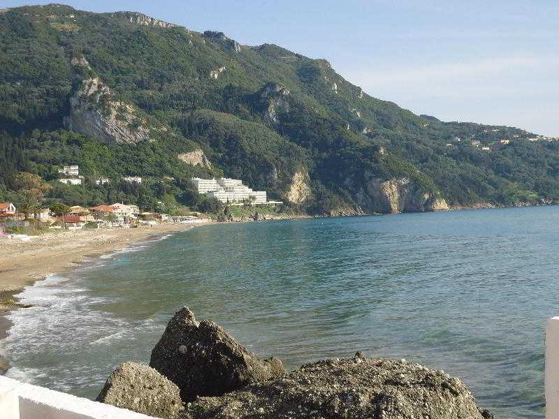 Pink Palace Beach Resort Агиос Гордиос Екстериор снимка