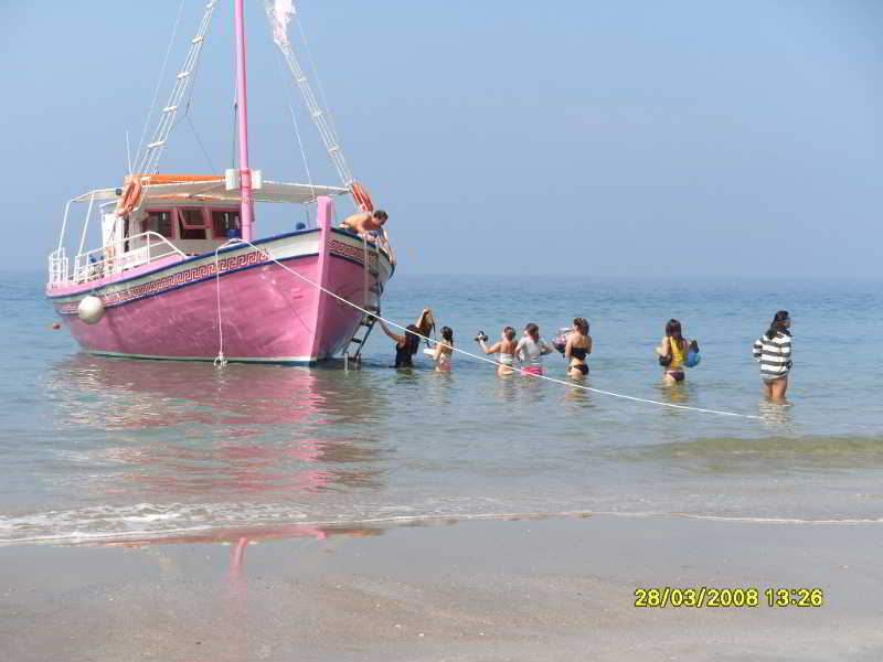 Pink Palace Beach Resort Агиос Гордиос Екстериор снимка