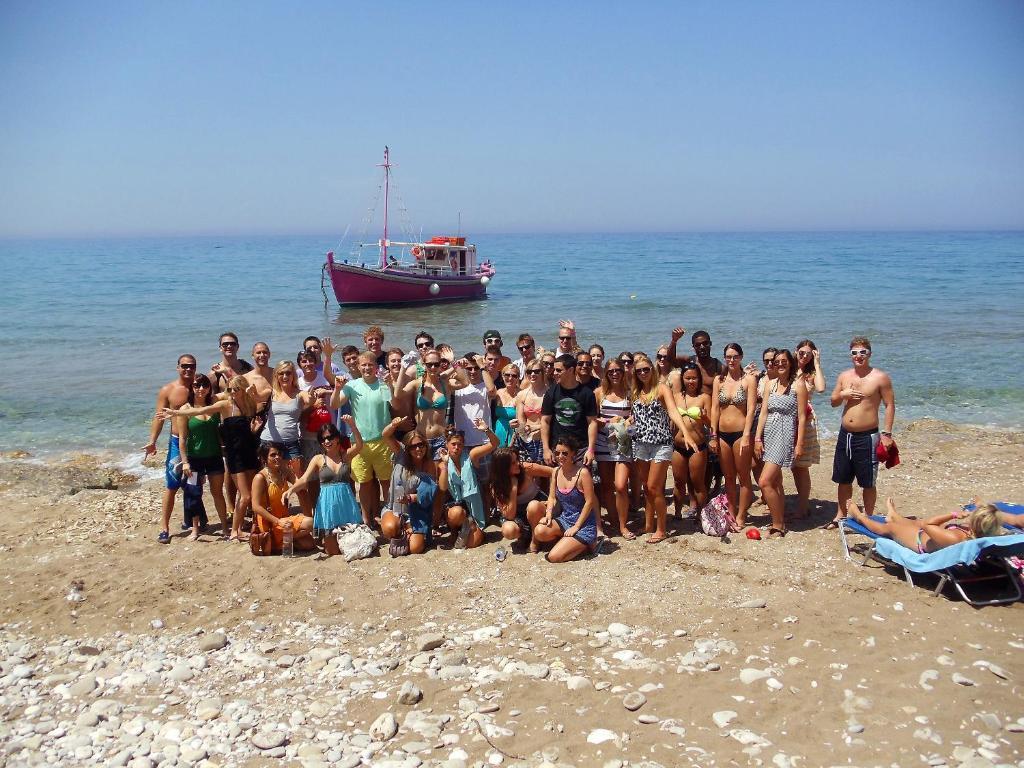 Pink Palace Beach Resort Агиос Гордиос Екстериор снимка