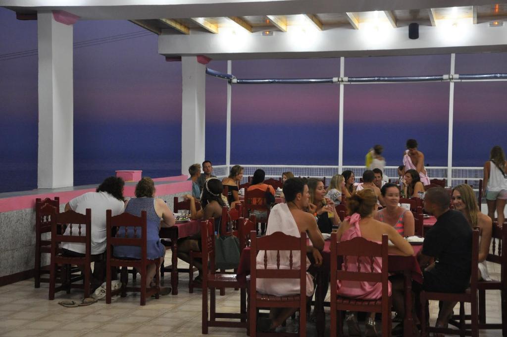 Pink Palace Beach Resort Агиос Гордиос Екстериор снимка