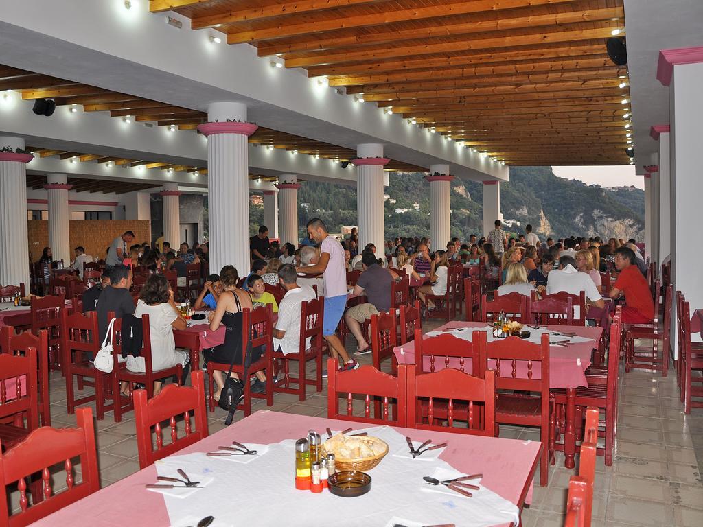 Pink Palace Beach Resort Агиос Гордиос Екстериор снимка