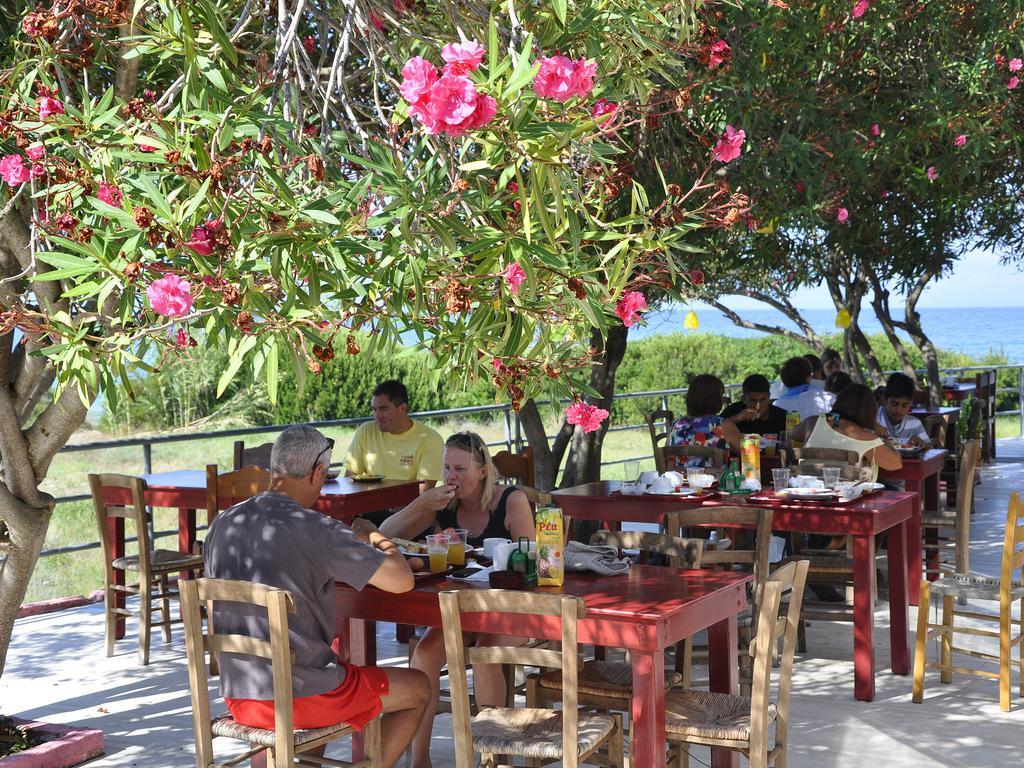 Pink Palace Beach Resort Агиос Гордиос Екстериор снимка